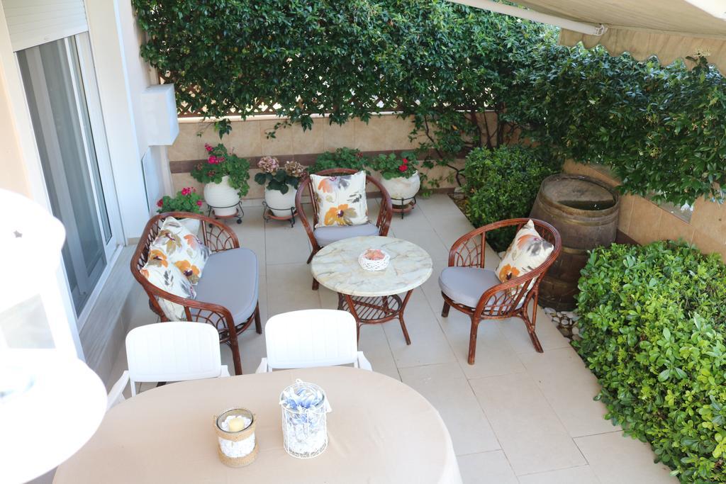 Golden Suites Ofrínion Exterior photo